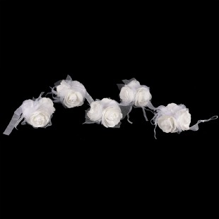 Girlanda z 5svazků růžiček po 3 květech  na stuze , barva bílá , umělá dekorace PRZ2919